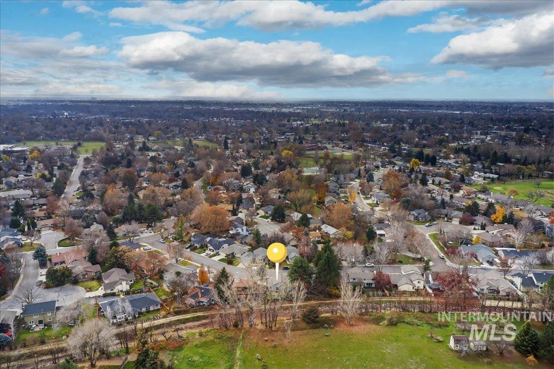 5672 W Drawbridge Dr., Boise, Idaho 83703, 3 Bedrooms, 2 Bathrooms, Residential For Sale, Price $455,000, 98968517