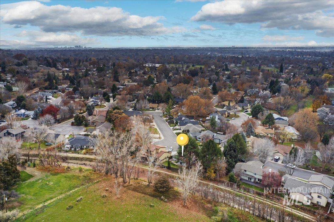 5672 W Drawbridge Dr., Boise, Idaho 83703, 3 Bedrooms, 2 Bathrooms, Residential For Sale, Price $455,000, 98968517