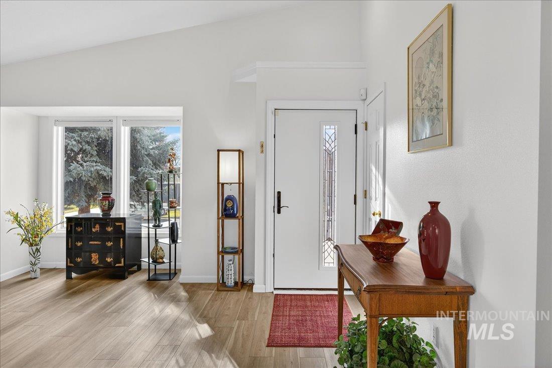 5672 W Drawbridge Dr., Boise, Idaho 83703, 3 Bedrooms, 2 Bathrooms, Residential For Sale, Price $455,000, 98968517