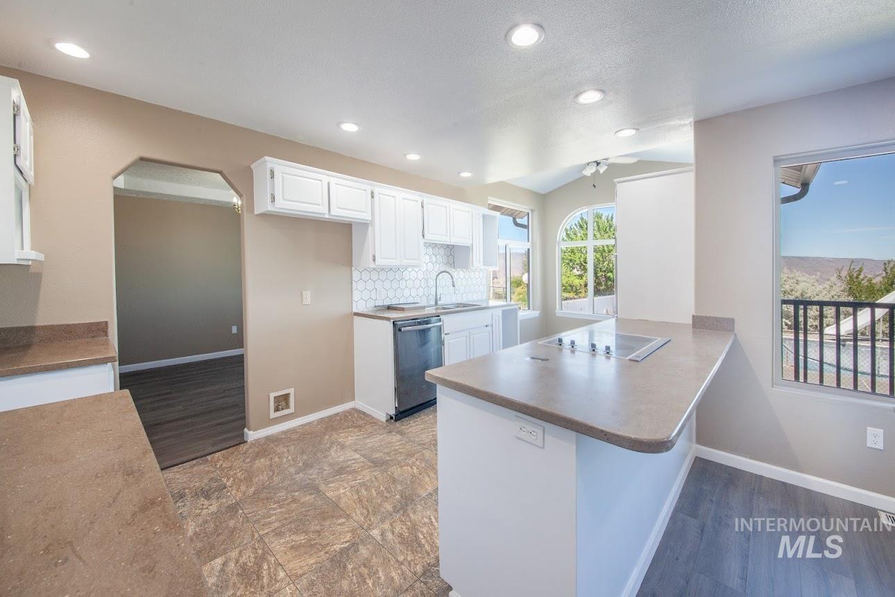 2975 Dove Dr, Clarkston, Washington 99403, 6 Bedrooms, 3.5 Bathrooms, Residential For Sale, Price $509,000, 98968518