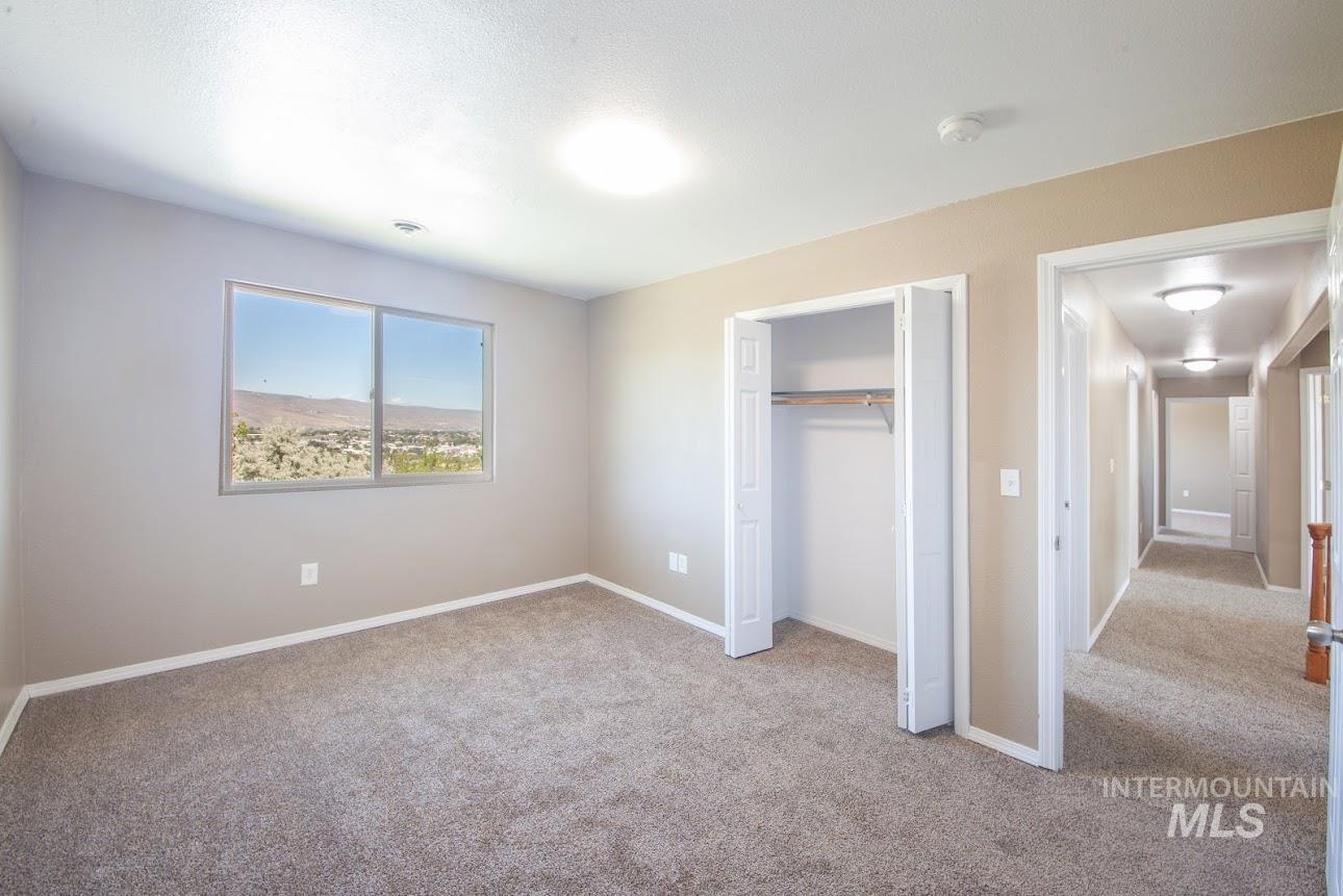 2975 Dove Dr, Clarkston, Washington 99403, 6 Bedrooms, 3.5 Bathrooms, Residential For Sale, Price $509,000, 98968518