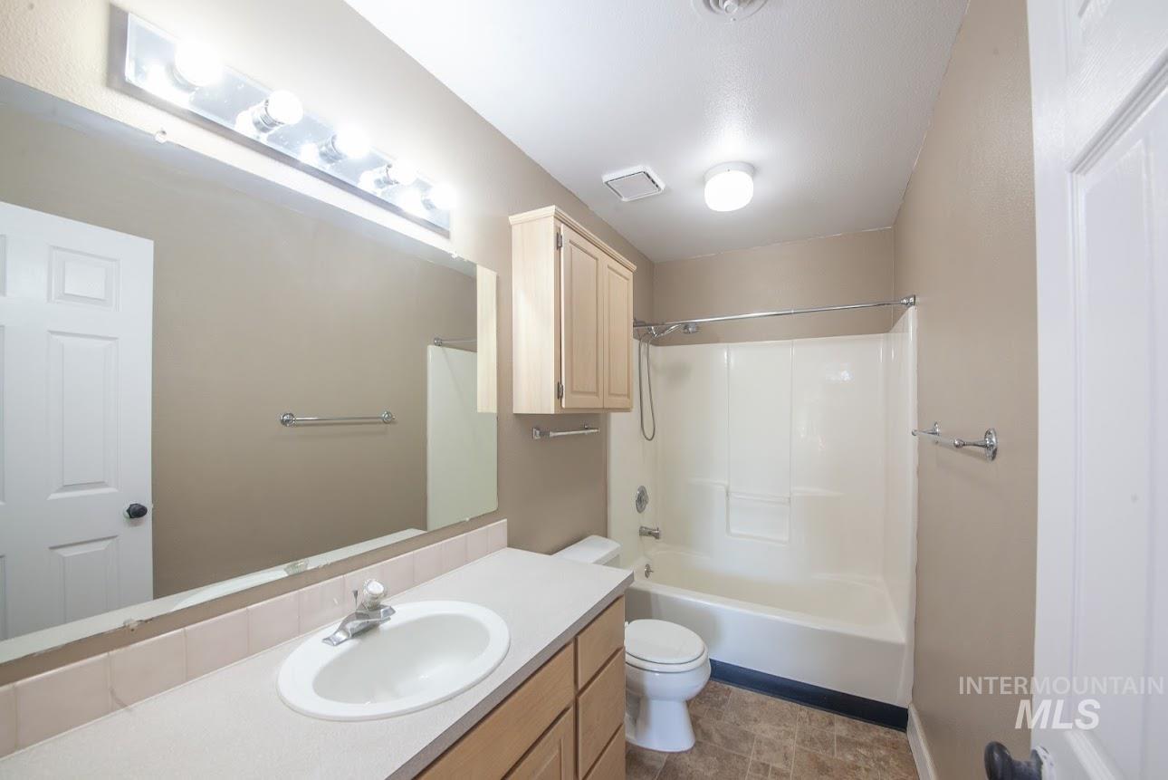 2975 Dove Dr, Clarkston, Washington 99403, 6 Bedrooms, 3.5 Bathrooms, Residential For Sale, Price $509,000, 98968518