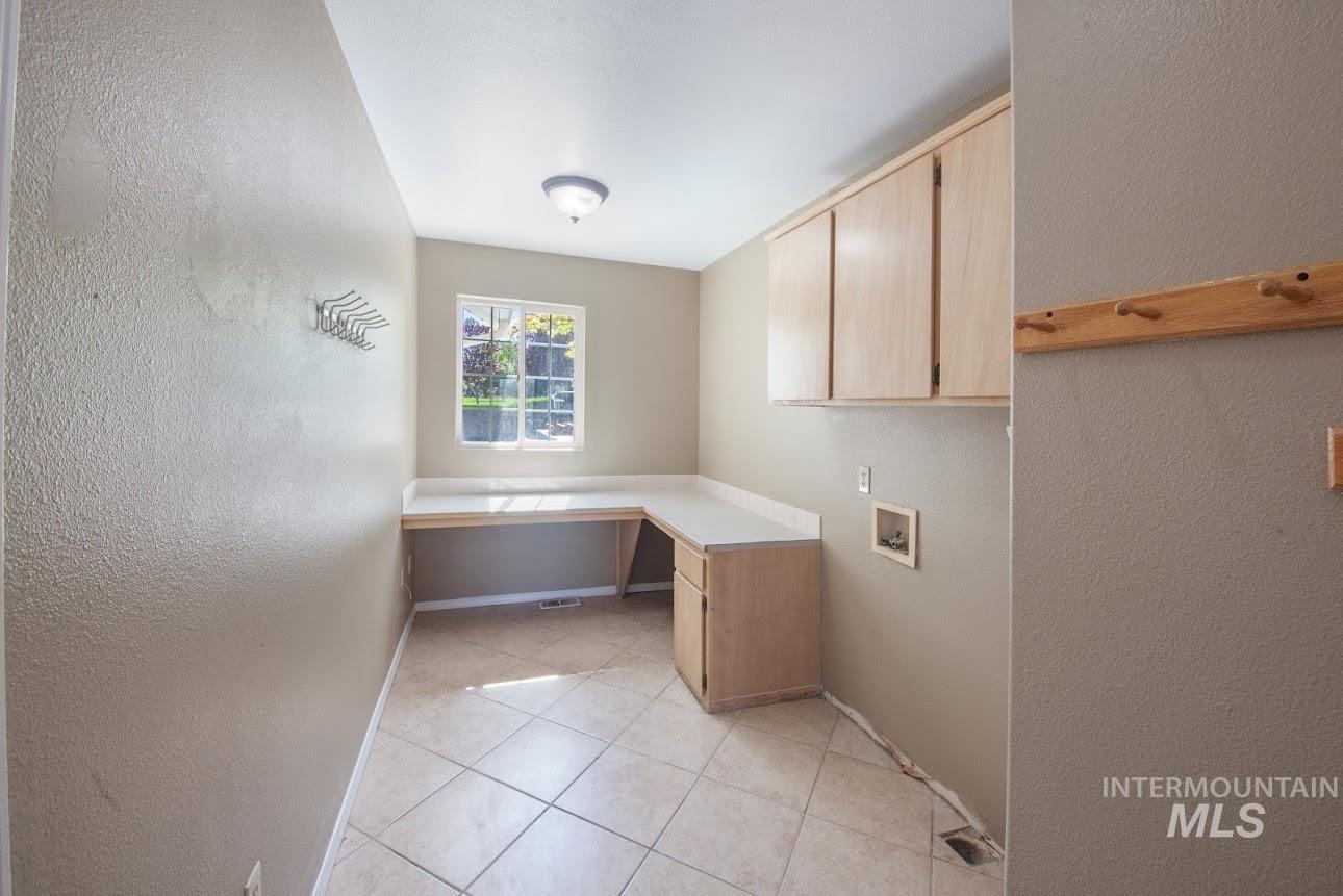 2975 Dove Dr, Clarkston, Washington 99403, 6 Bedrooms, 3.5 Bathrooms, Residential For Sale, Price $509,000, 98968518