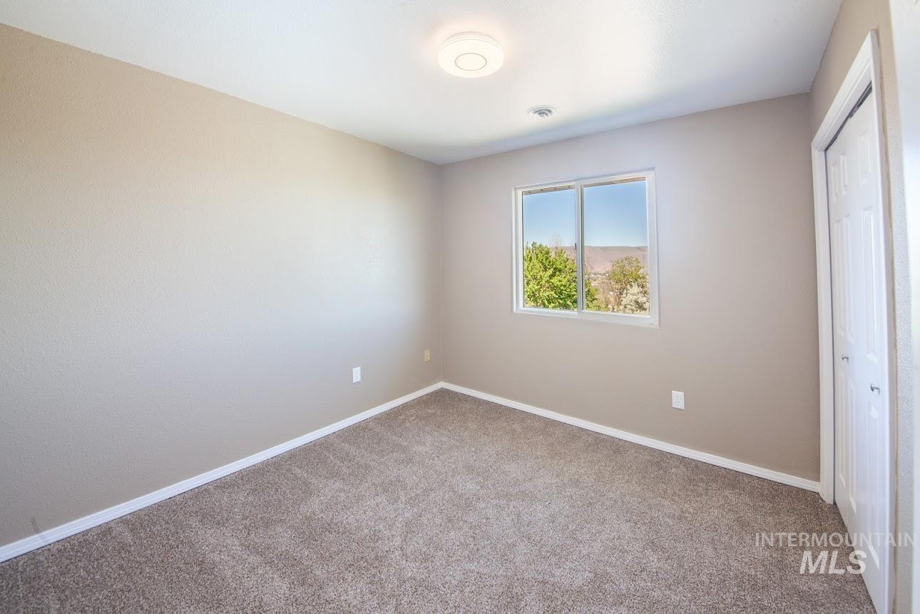 2975 Dove Dr, Clarkston, Washington 99403, 6 Bedrooms, 3.5 Bathrooms, Residential For Sale, Price $509,000, 98968518