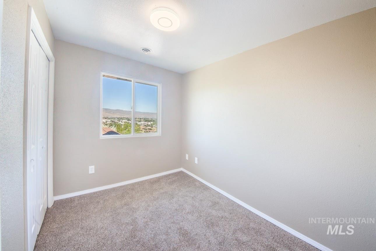 2975 Dove Dr, Clarkston, Washington 99403, 6 Bedrooms, 3.5 Bathrooms, Residential For Sale, Price $509,000, 98968518