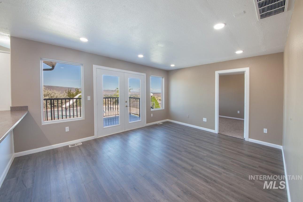 2975 Dove Dr, Clarkston, Washington 99403, 6 Bedrooms, 3.5 Bathrooms, Residential For Sale, Price $509,000, 98968518