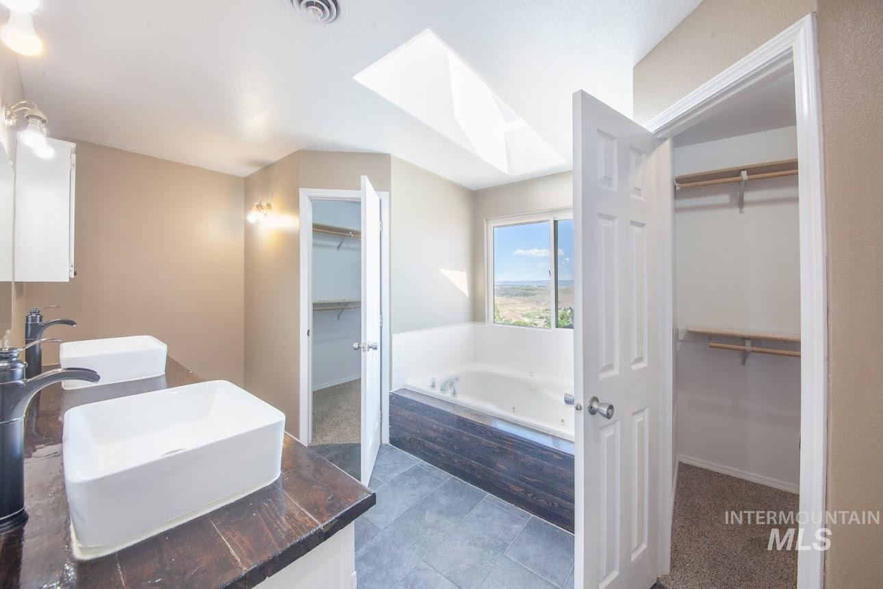 2975 Dove Dr, Clarkston, Washington 99403, 6 Bedrooms, 3.5 Bathrooms, Residential For Sale, Price $509,000, 98968518