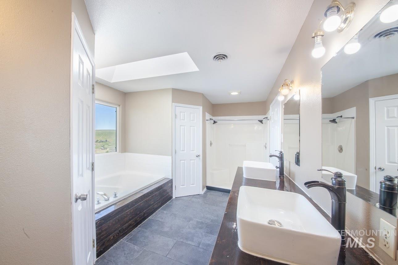 2975 Dove Dr, Clarkston, Washington 99403, 6 Bedrooms, 3.5 Bathrooms, Residential For Sale, Price $509,000, 98968518