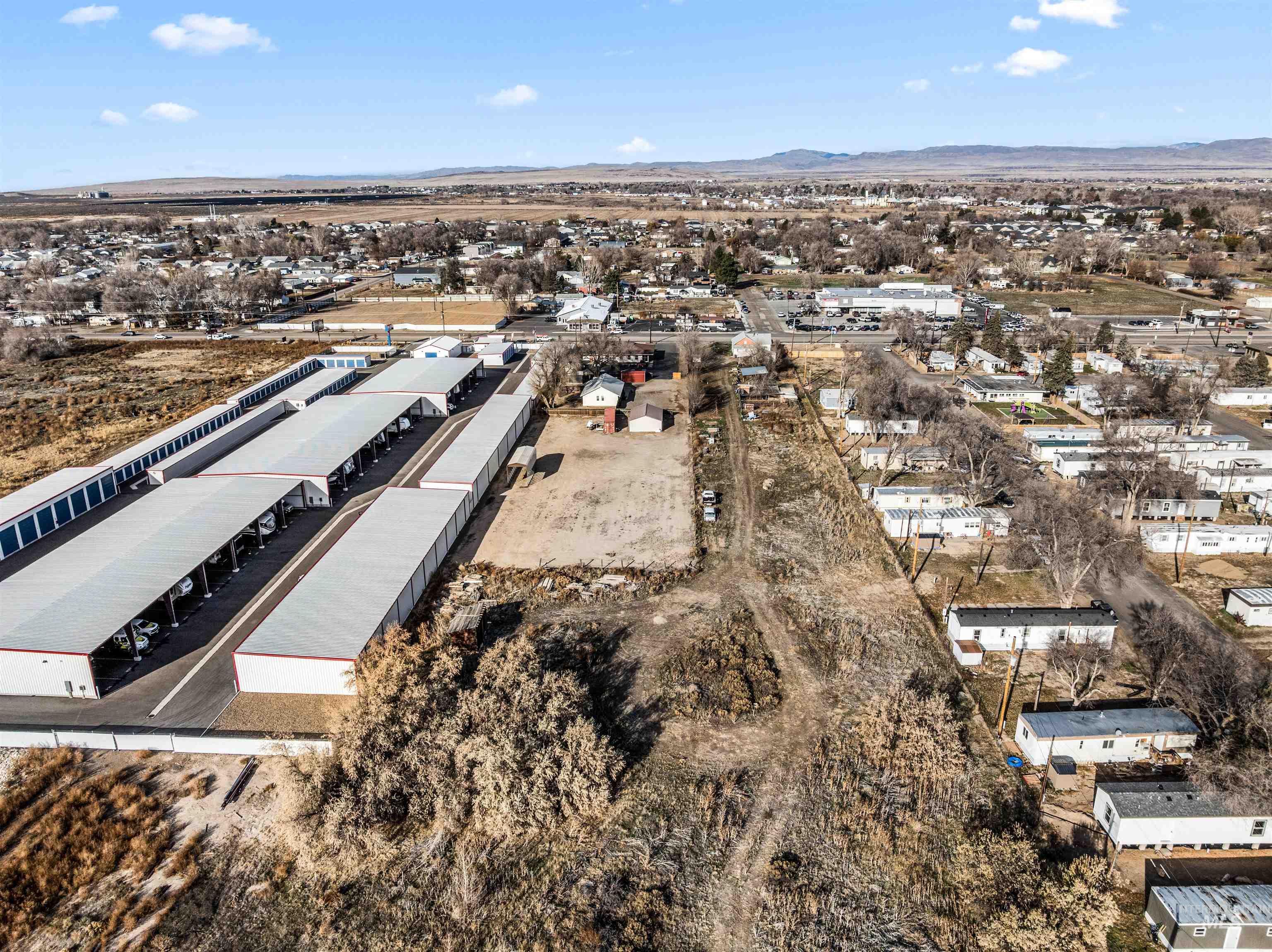 Aerial view of property's location featuring mountains