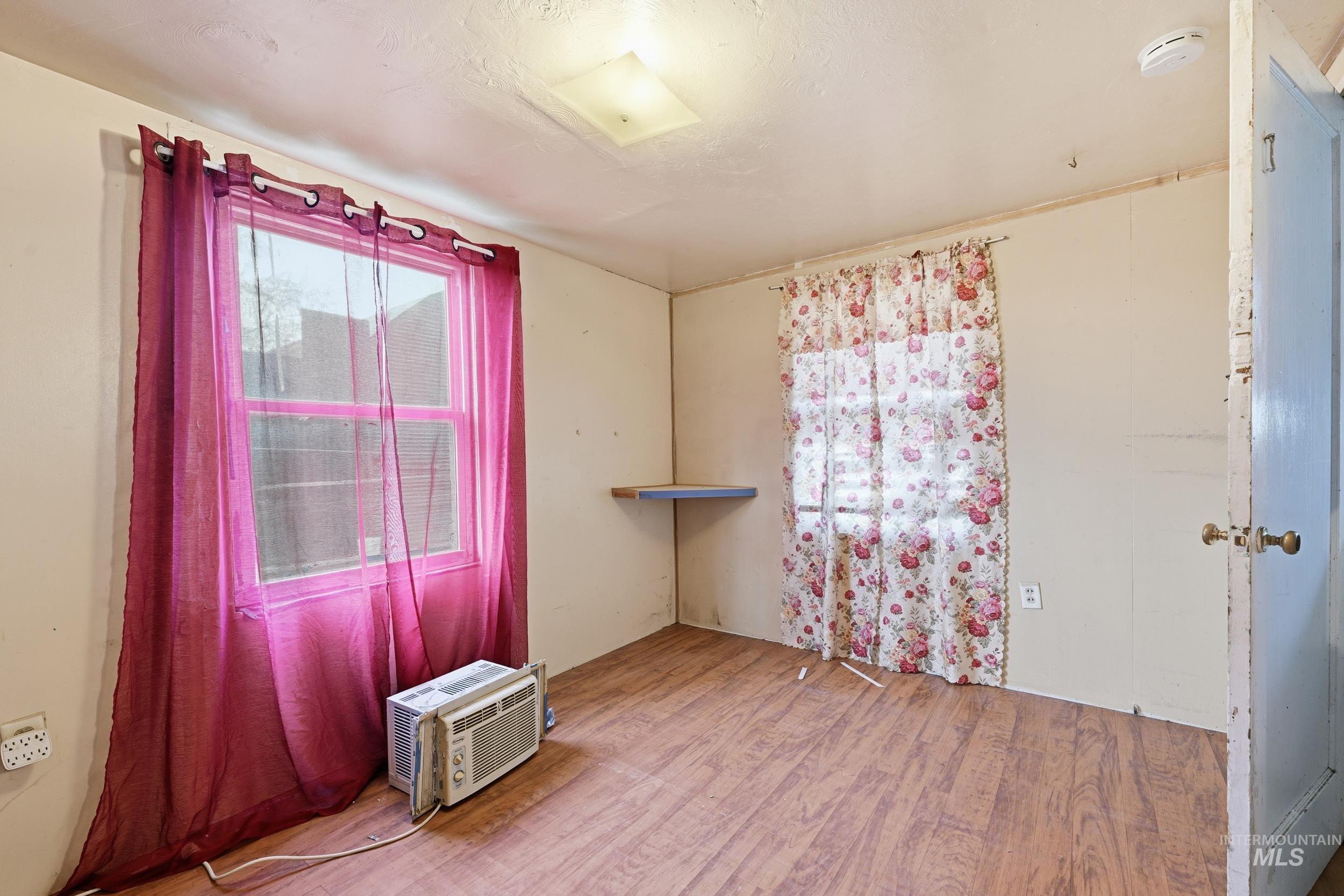 106 N 5th St, Parma, Idaho 83660, 1 Bedroom, 1 Bathroom, Residential Income For Sale, Price $240,000,MLS 98968543