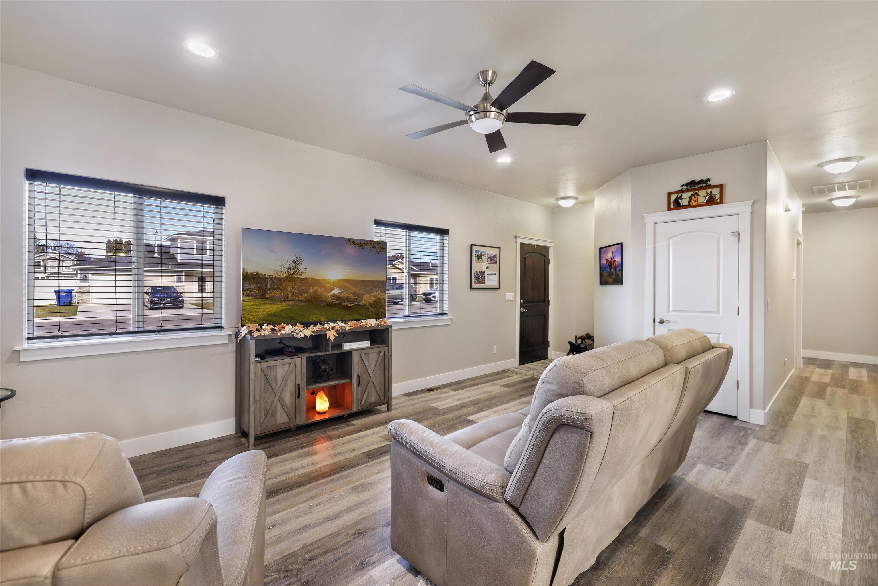 831 Lynx Dr, Jerome, Idaho 83338, 3 Bedrooms, 2 Bathrooms, Residential For Sale, Price $345,000, 98968544