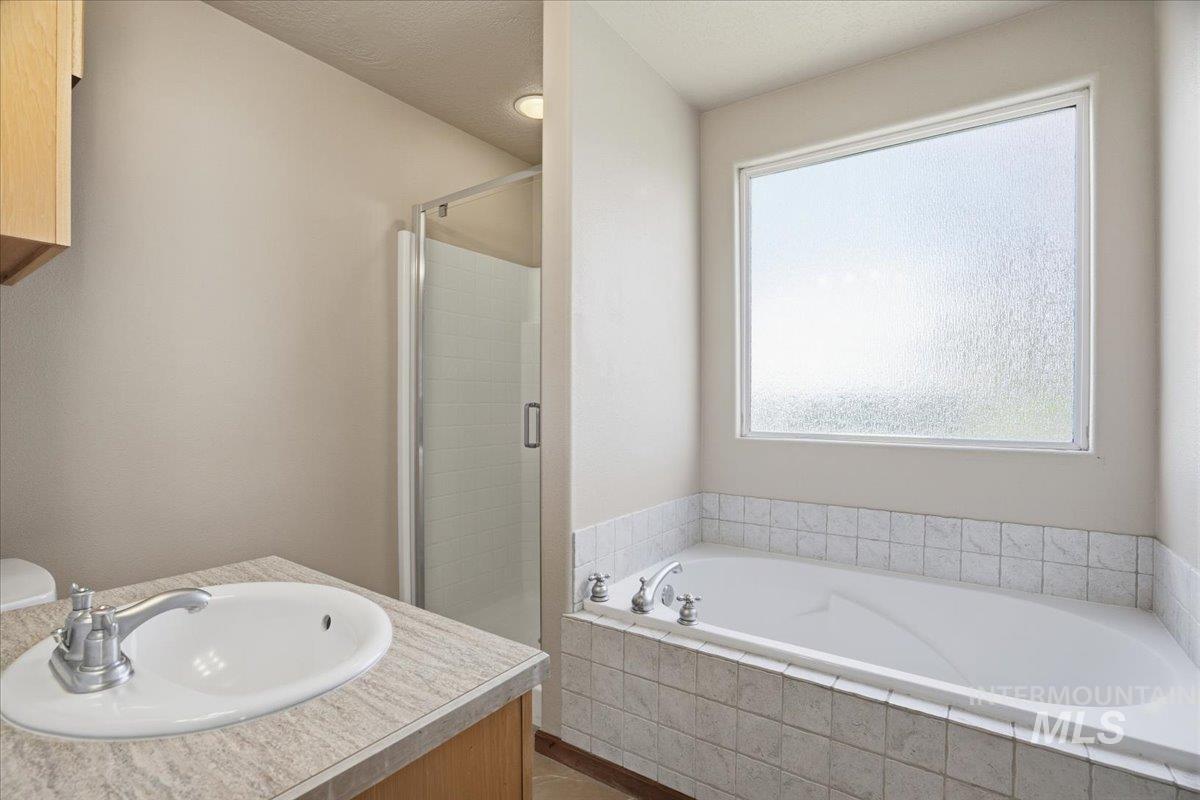 1117 S Spoonbill, Meridian, Idaho 83642, 3 Bedrooms, 2.5 Bathrooms, Residential For Sale, Price $415,000, 98968556