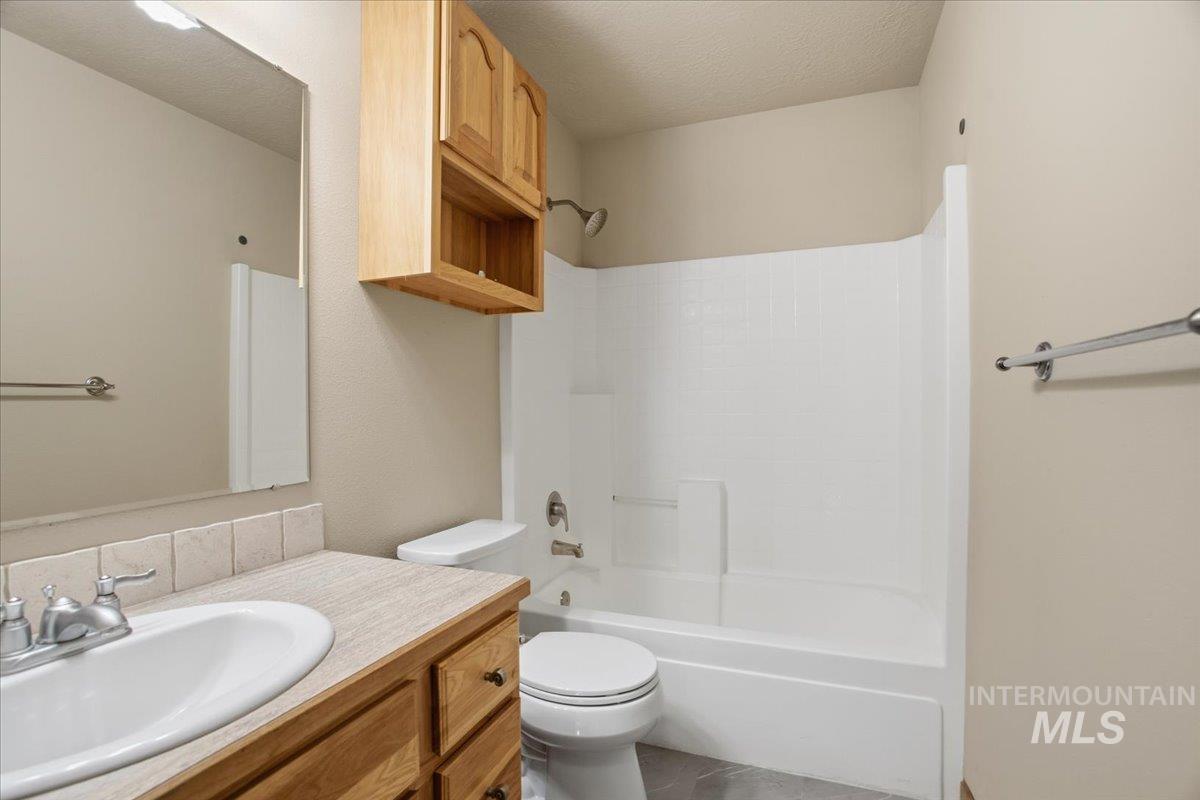 1117 S Spoonbill, Meridian, Idaho 83642, 3 Bedrooms, 2.5 Bathrooms, Residential For Sale, Price $415,000, 98968556