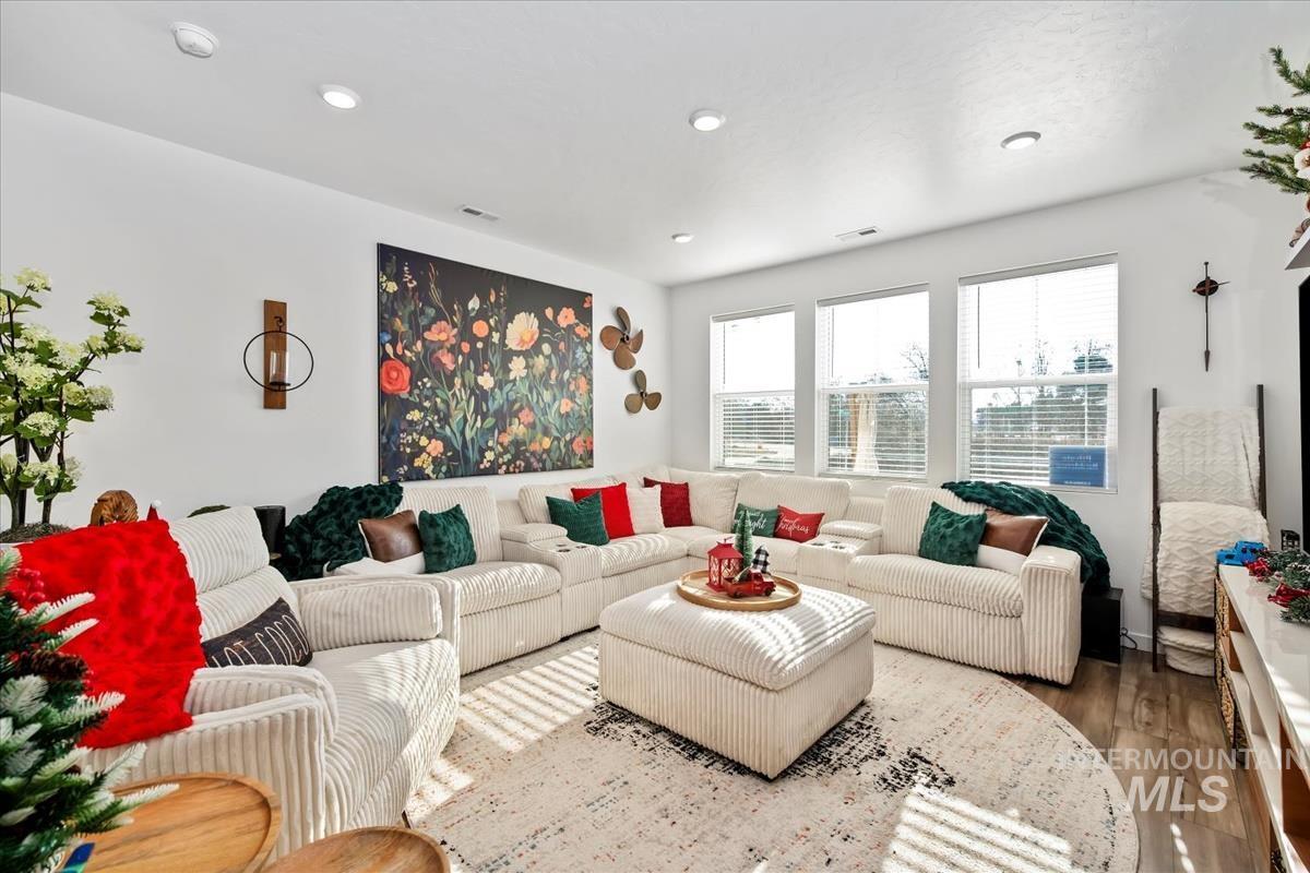 4248 W Perspective St, Eagle, Idaho 83616, 3 Bedrooms, 2.5 Bathrooms, Residential For Sale, Price $370,000, 98968564