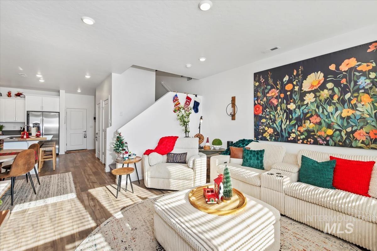 4248 W Perspective St, Eagle, Idaho 83616, 3 Bedrooms, 2.5 Bathrooms, Residential For Sale, Price $370,000, 98968564