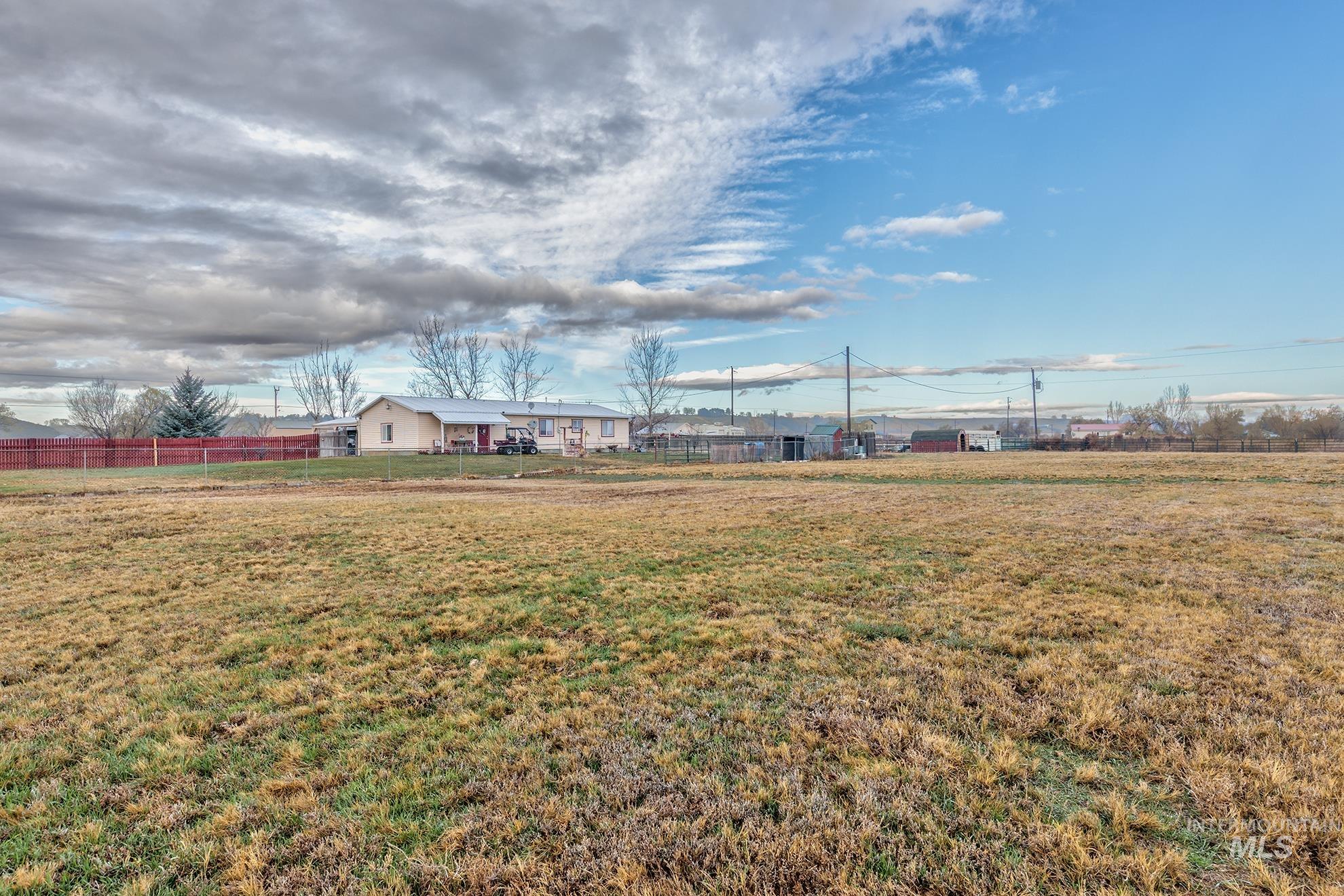 393 Tuttle Dr, Ontario, Oregon 97914, 4 Bedrooms, 2 Bathrooms, Residential For Sale, Price $425,000, 98968567