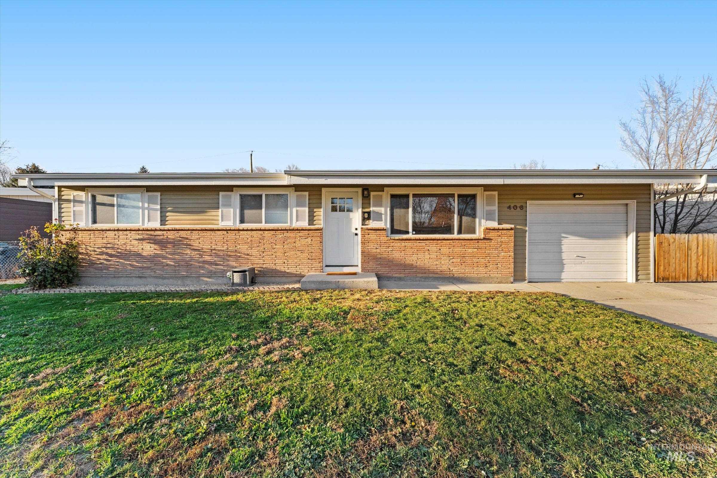 Ranch-style home with an attached garage, brick siding, and driveway