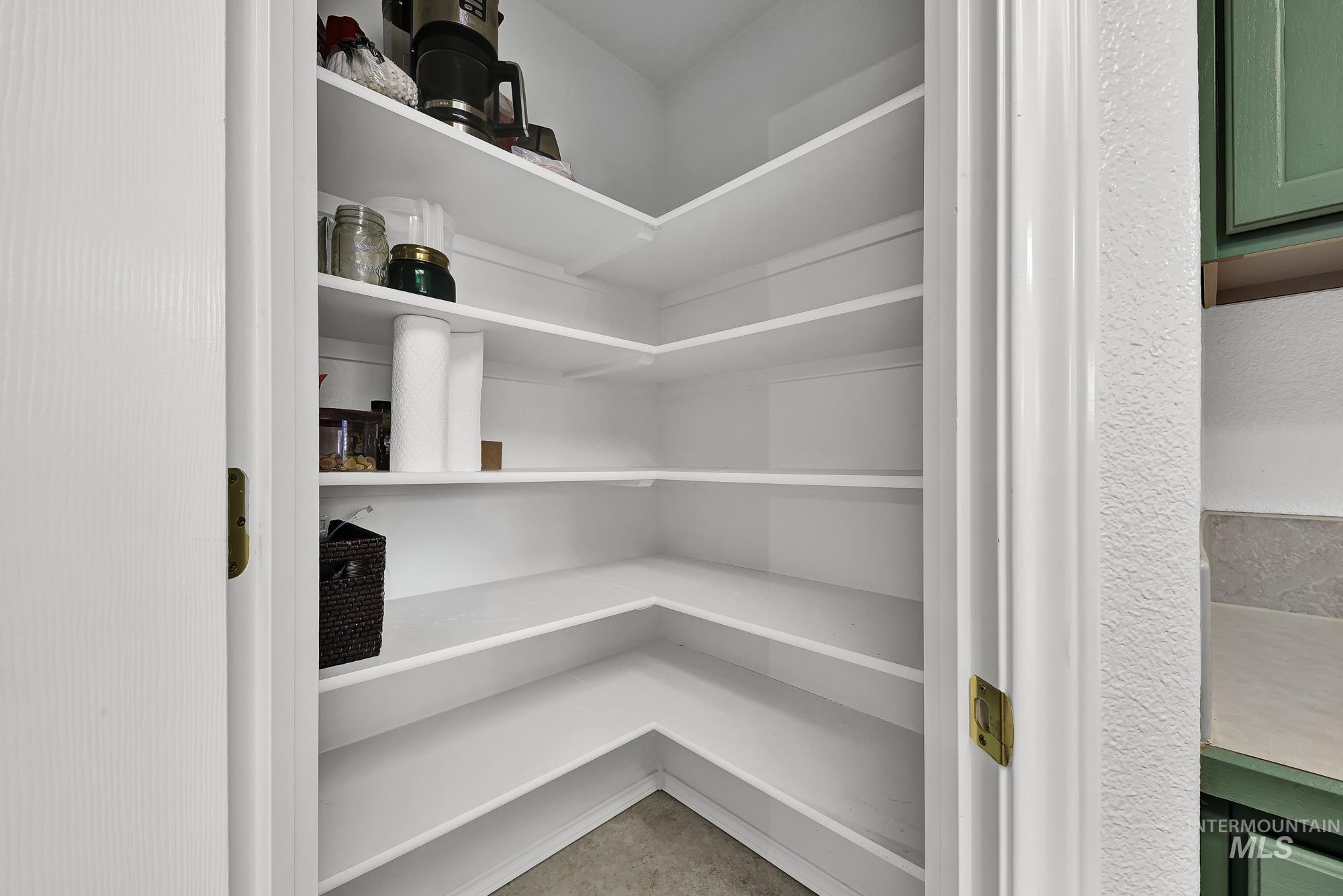 262 N Sunbird Ave, Kuna, Idaho 83634, 3 Bedrooms, 2 Bathrooms, Residential For Sale, Price $385,000,MLS 98968572