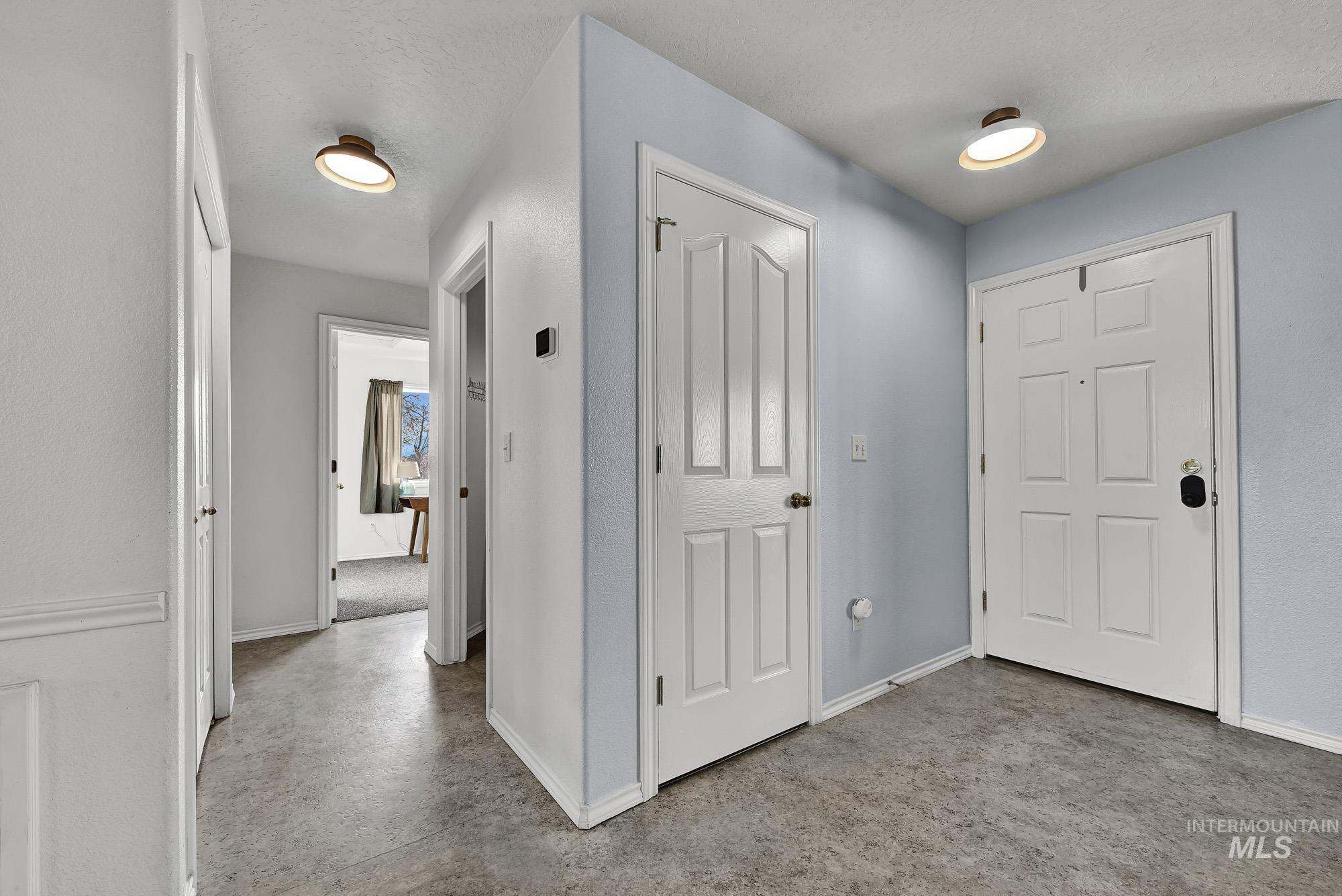 262 N Sunbird Ave, Kuna, Idaho 83634, 3 Bedrooms, 2 Bathrooms, Residential For Sale, Price $385,000,MLS 98968572