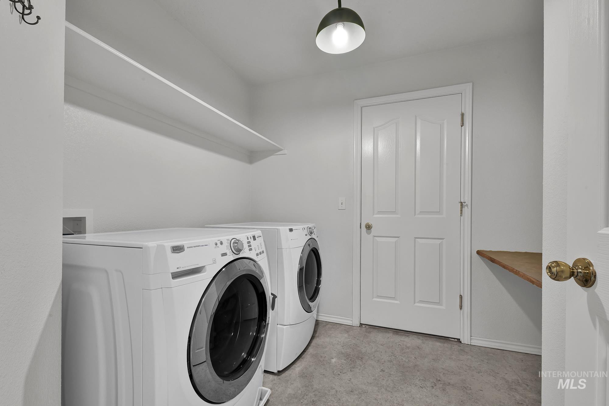 262 N Sunbird Ave, Kuna, Idaho 83634, 3 Bedrooms, 2 Bathrooms, Residential For Sale, Price $385,000,MLS 98968572