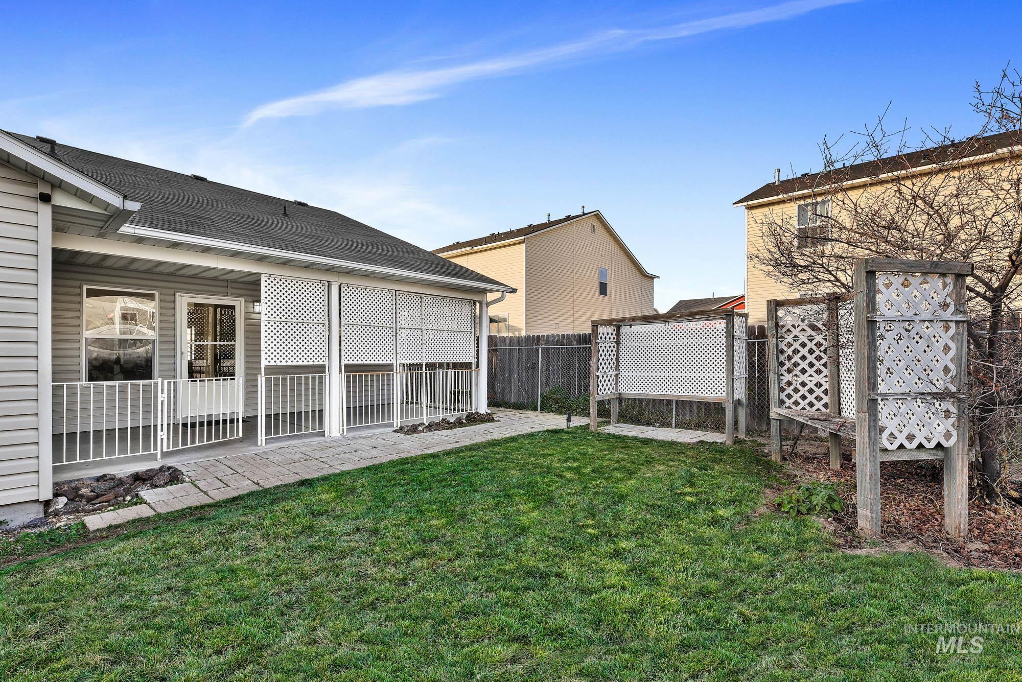 262 N Sunbird Ave, Kuna, Idaho 83634, 3 Bedrooms, 2 Bathrooms, Residential For Sale, Price $385,000,MLS 98968572