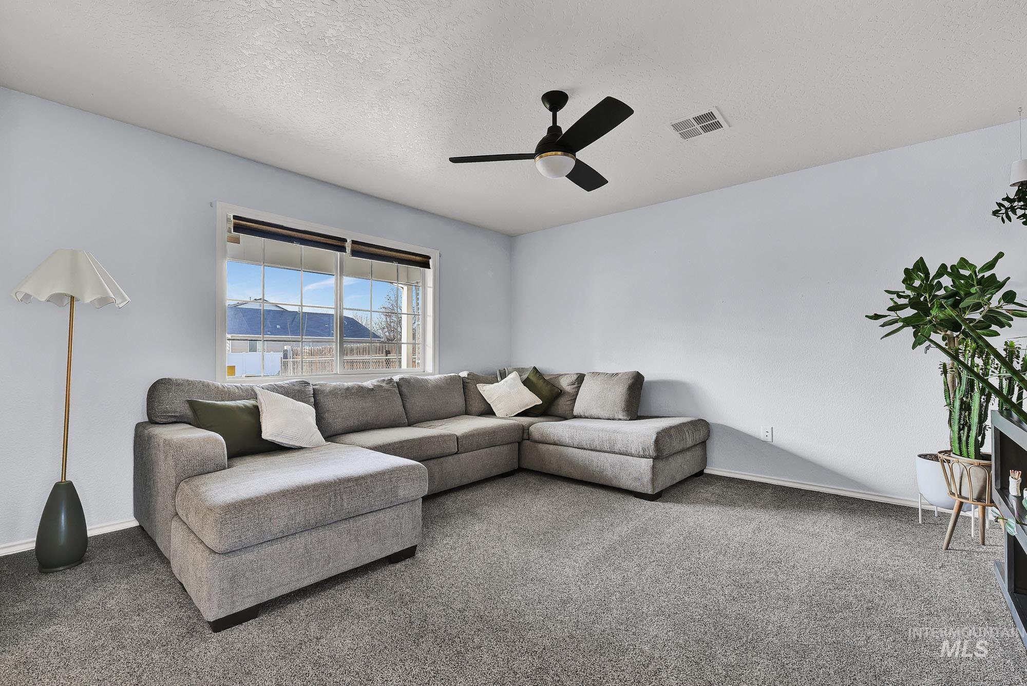 262 N Sunbird Ave, Kuna, Idaho 83634, 3 Bedrooms, 2 Bathrooms, Residential For Sale, Price $385,000,MLS 98968572