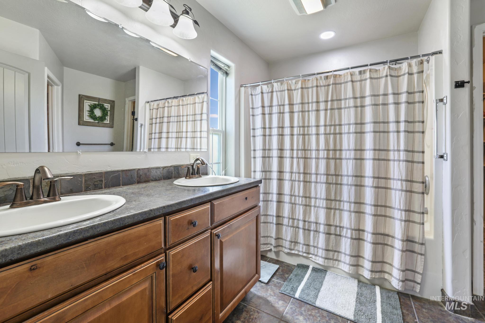 818 Pine, Filer, Idaho 83328, 3 Bedrooms, 2 Bathrooms, Residential For Sale, Price $440,000,MLS 98968584