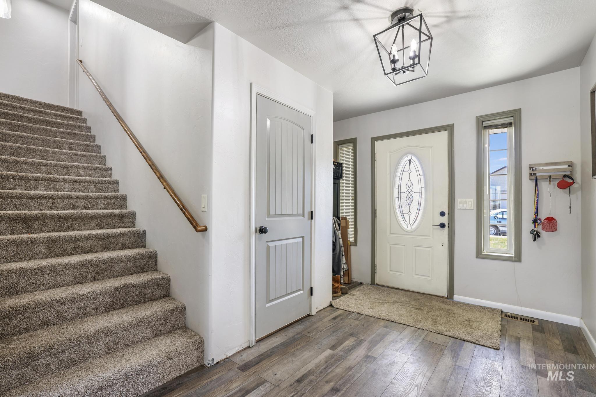 818 Pine, Filer, Idaho 83328, 3 Bedrooms, 2 Bathrooms, Residential For Sale, Price $440,000,MLS 98968584