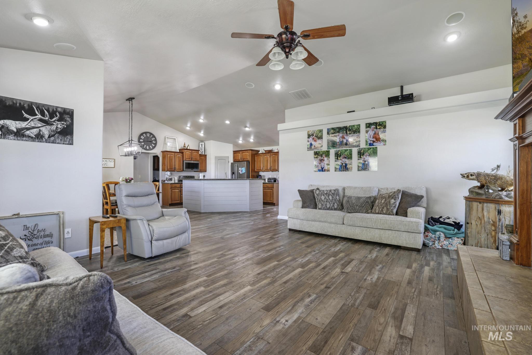 818 Pine, Filer, Idaho 83328, 3 Bedrooms, 2 Bathrooms, Residential For Sale, Price $440,000,MLS 98968584