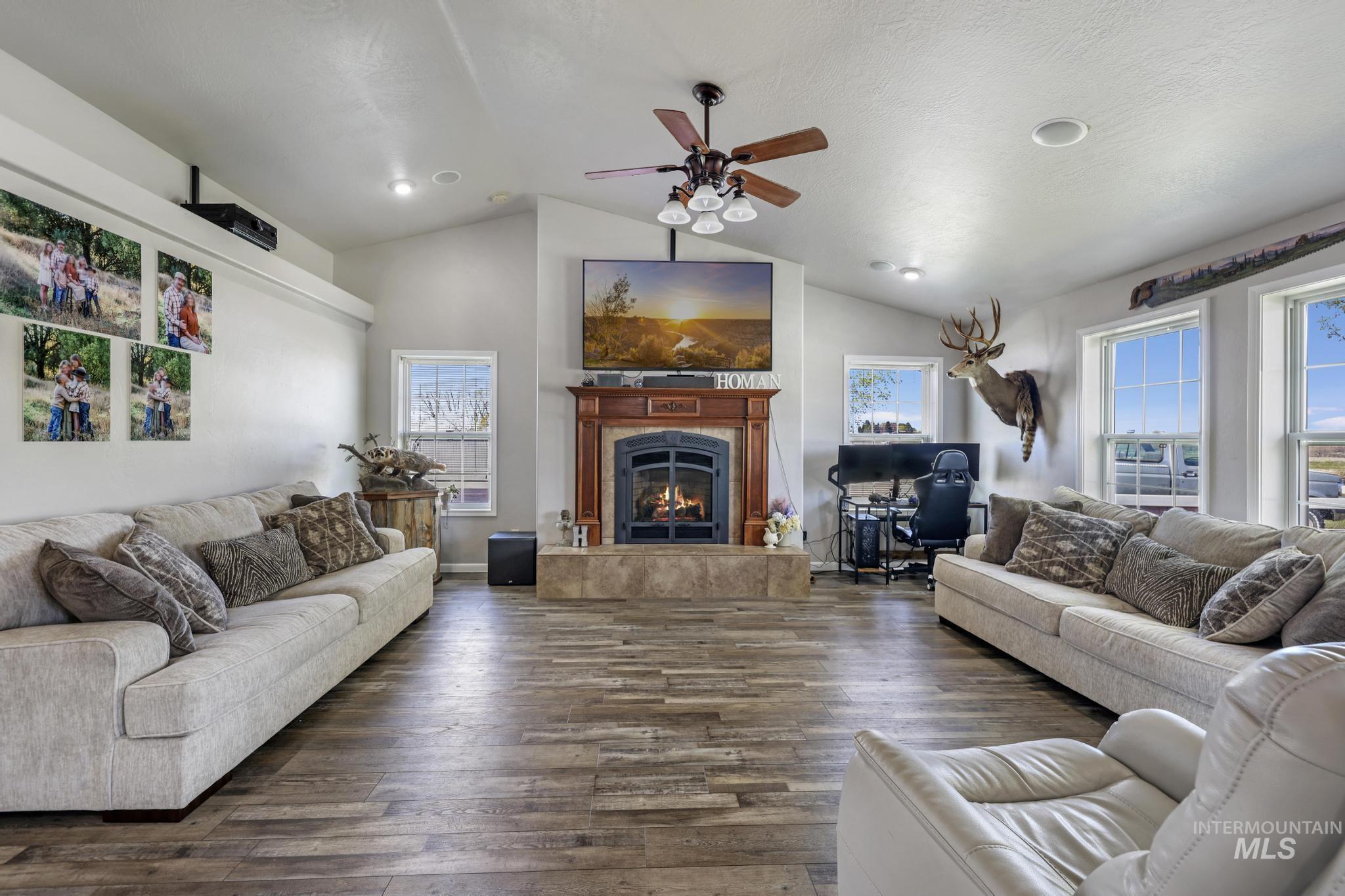 818 Pine, Filer, Idaho 83328, 3 Bedrooms, 2 Bathrooms, Residential For Sale, Price $440,000,MLS 98968584