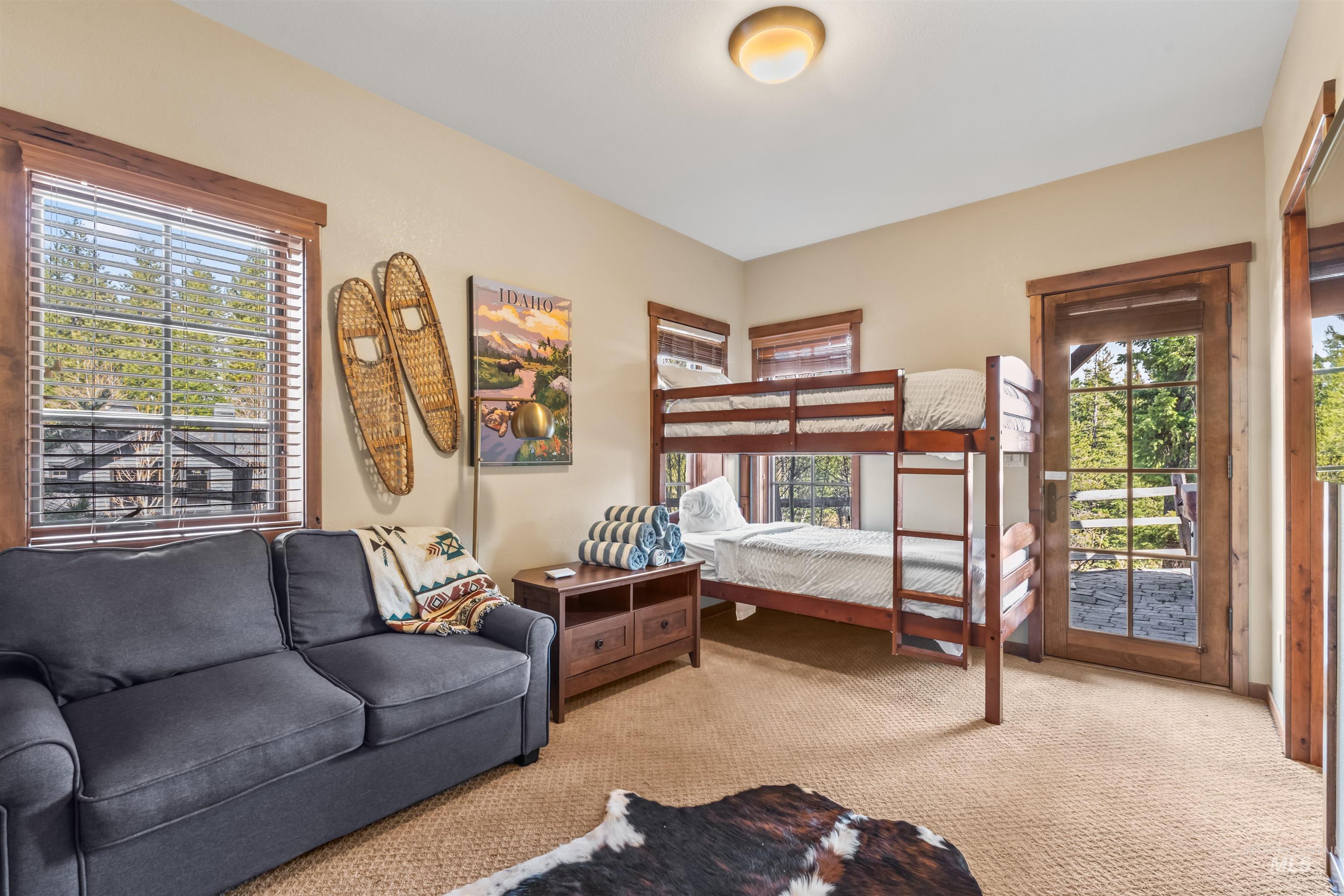 33 Golden Bench Ct, Donnelly, Idaho 83615, 3 Bedrooms, 3 Bathrooms, Residential For Sale, Price $1,150,000, 98968600