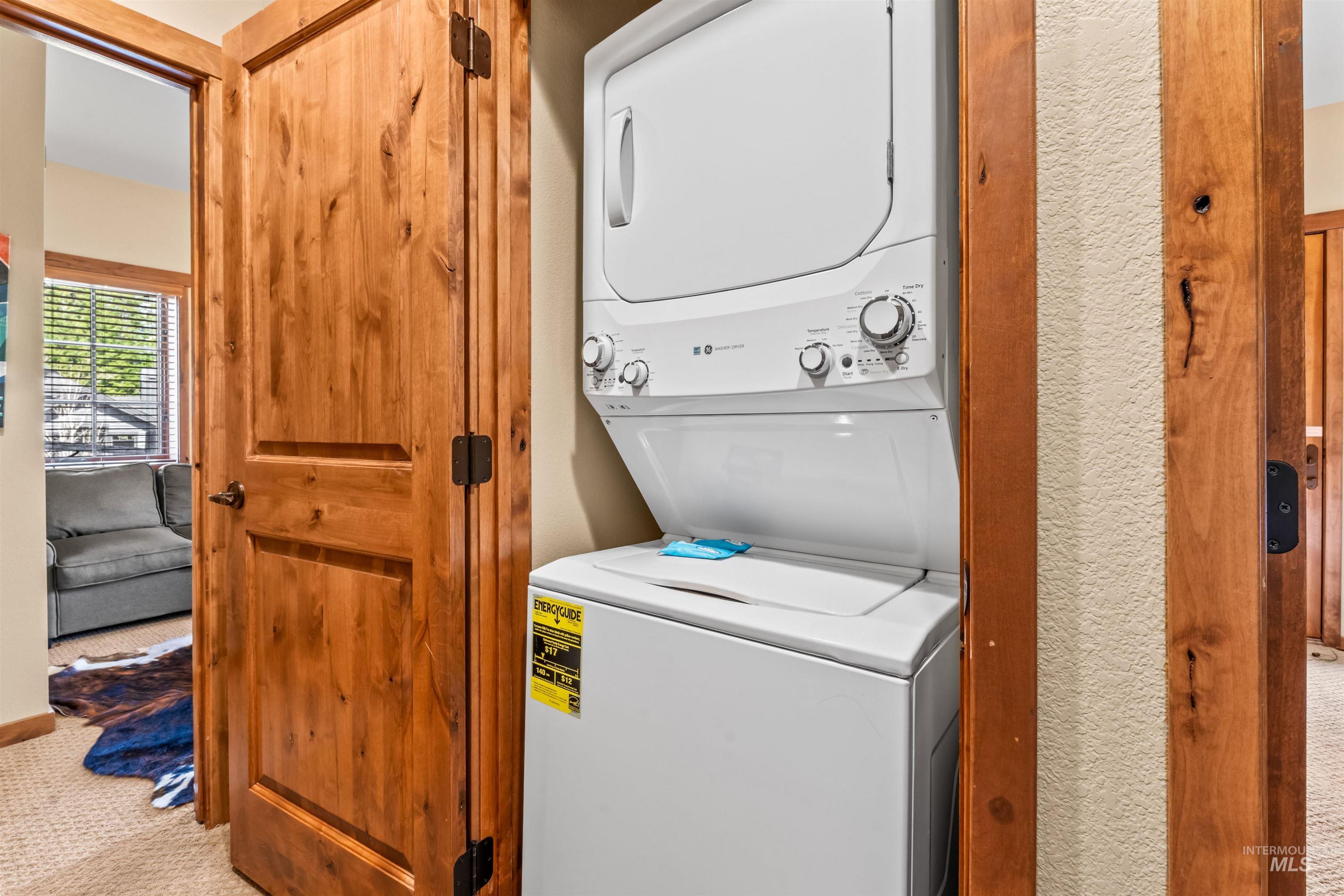 33 Golden Bench Ct, Donnelly, Idaho 83615, 3 Bedrooms, 3 Bathrooms, Residential For Sale, Price $1,150,000, 98968600