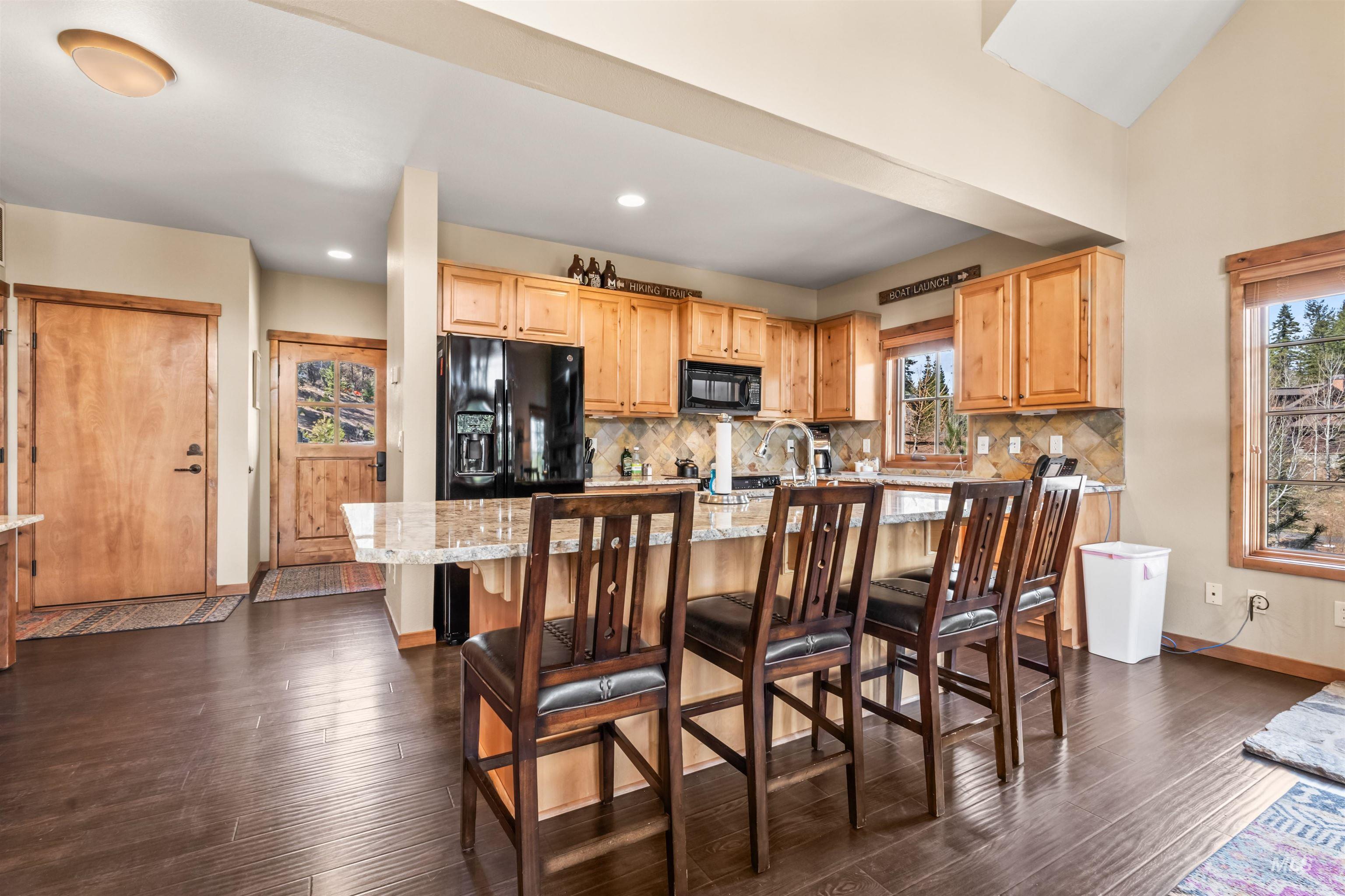 33 Golden Bench Ct, Donnelly, Idaho 83615, 3 Bedrooms, 3 Bathrooms, Residential For Sale, Price $1,150,000, 98968600