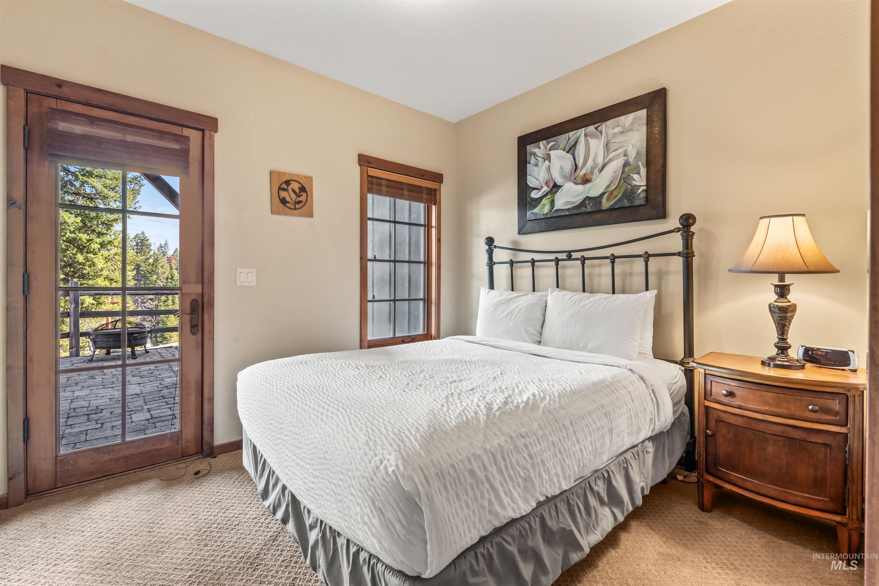 33 Golden Bench Ct, Donnelly, Idaho 83615, 3 Bedrooms, 3 Bathrooms, Residential For Sale, Price $1,150,000, 98968600