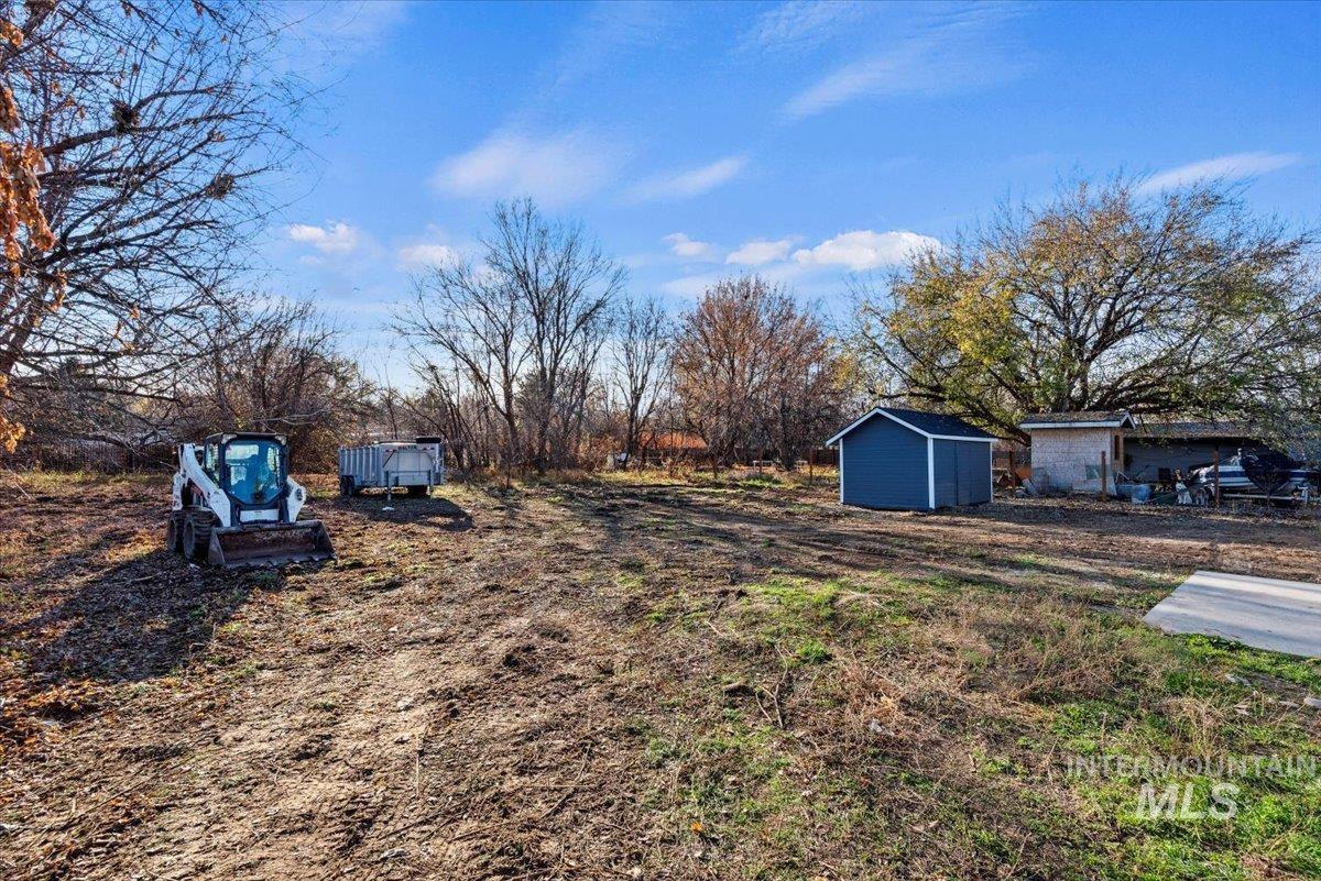 View of yard with a storage shed