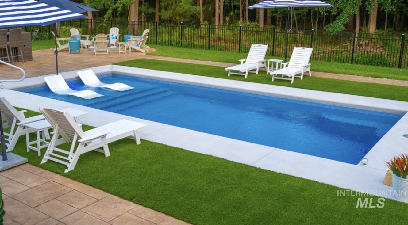 Photo Similar. 14'x30'