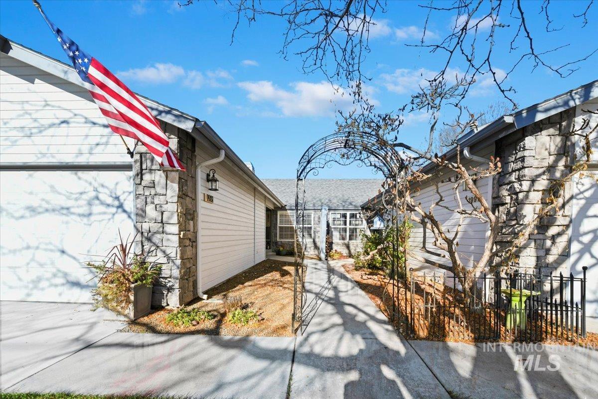 View of home's exterior