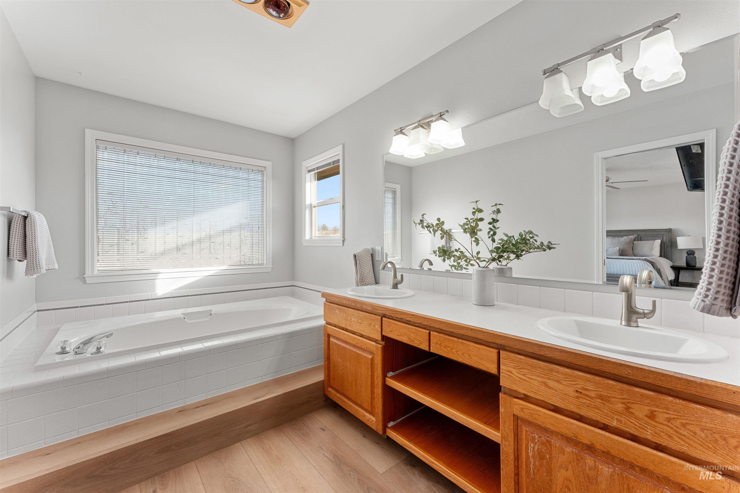 1118 N Snead Ave, Eagle, Idaho 83616, 4 Bedrooms, 3 Bathrooms, Residential For Sale, Price $614,900, 98968626