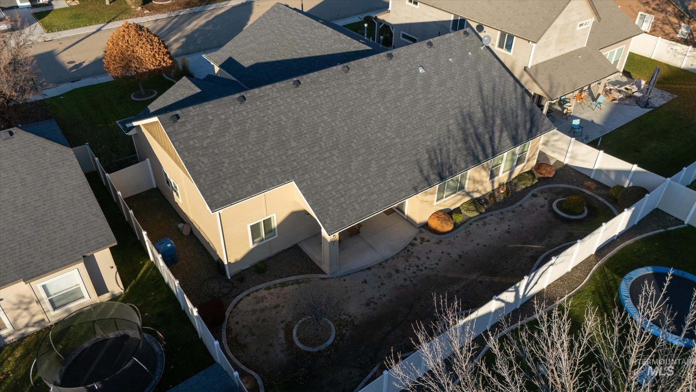Aerial view of property and surrounding area