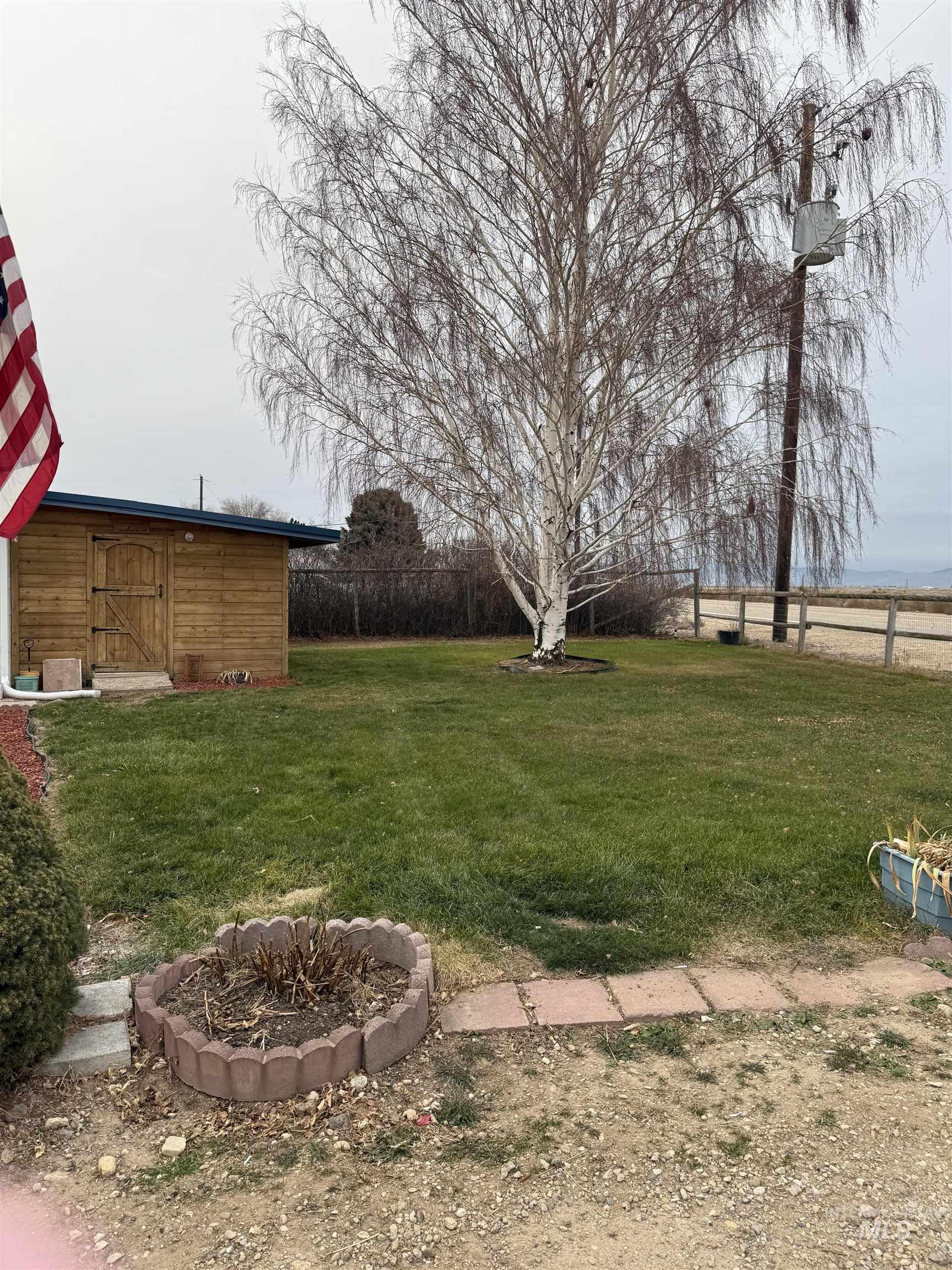 View of yard with an outdoor structure