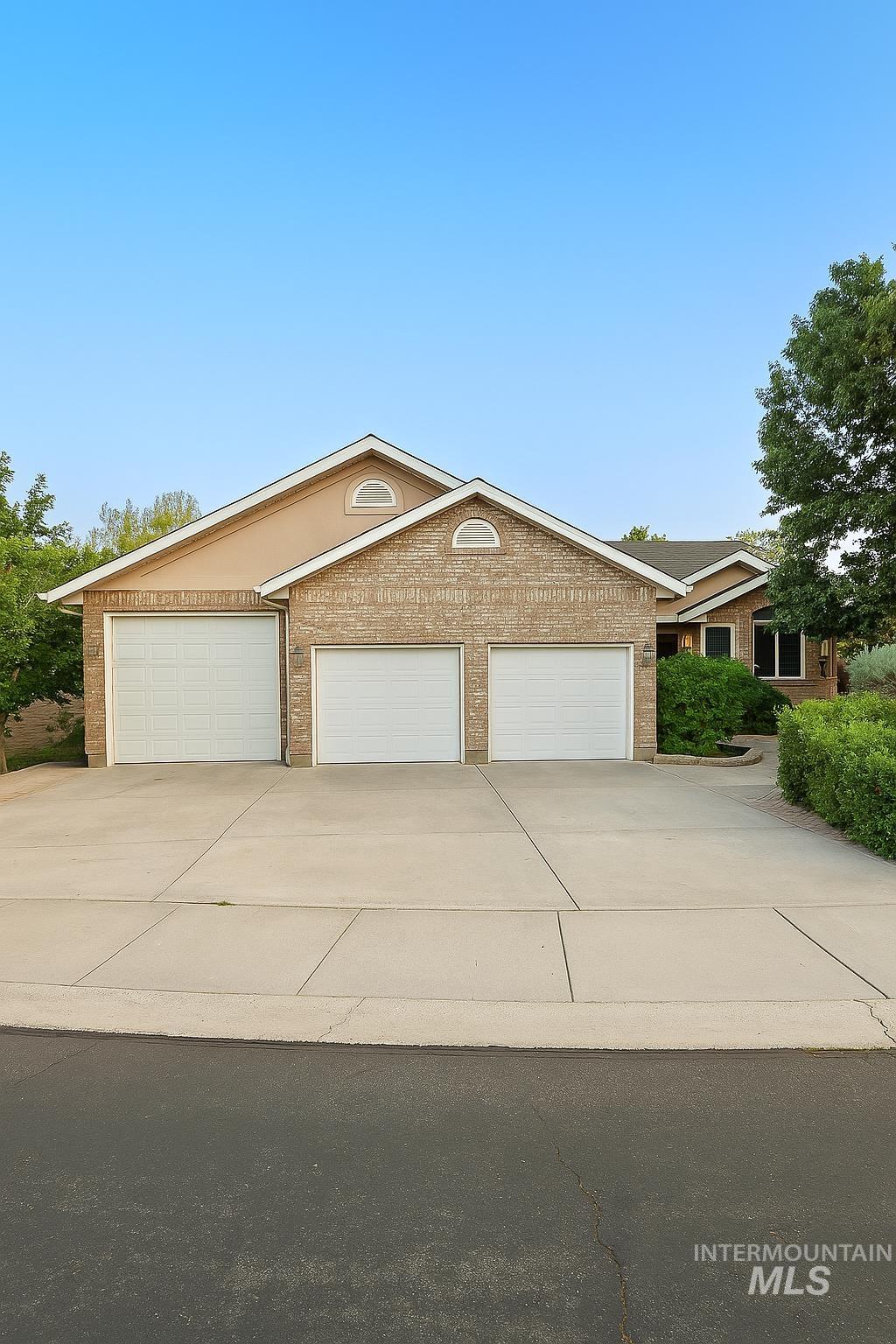 1409 Bitterroot Drive, Twin Falls, Idaho 83301, 7 Bedrooms, 3 Bathrooms, Residential For Sale, Price $599,950,MLS 98968642