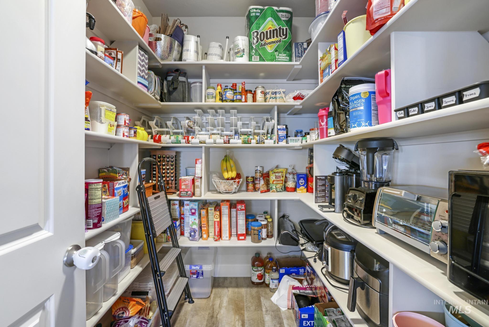 781 Midnight Sun Loop, Twin Falls, Idaho 83301, 4 Bedrooms, 2 Bathrooms, Residential For Sale, Price $550,000, 98968652