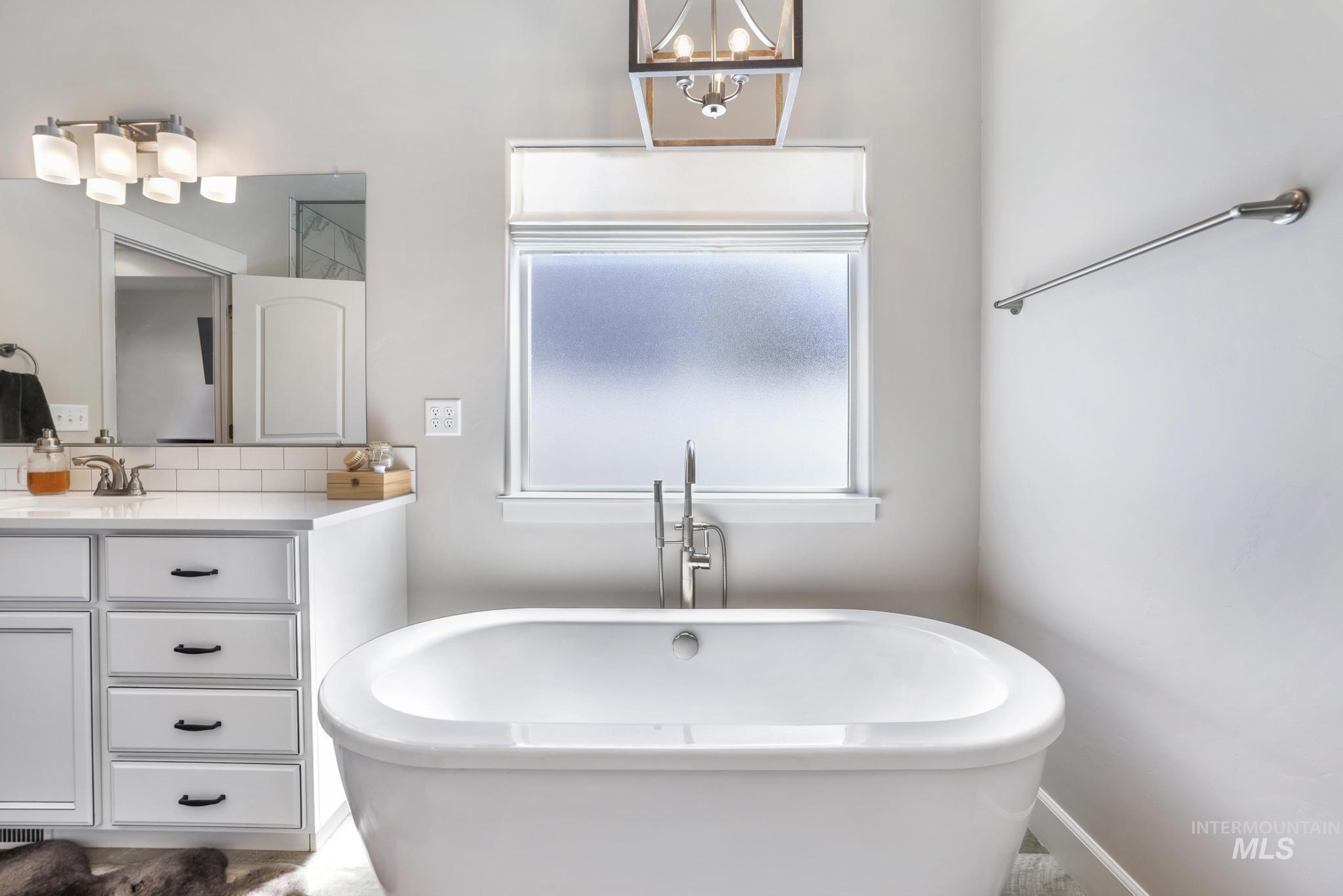 781 Midnight Sun Loop, Twin Falls, Idaho 83301, 4 Bedrooms, 2 Bathrooms, Residential For Sale, Price $550,000, 98968652