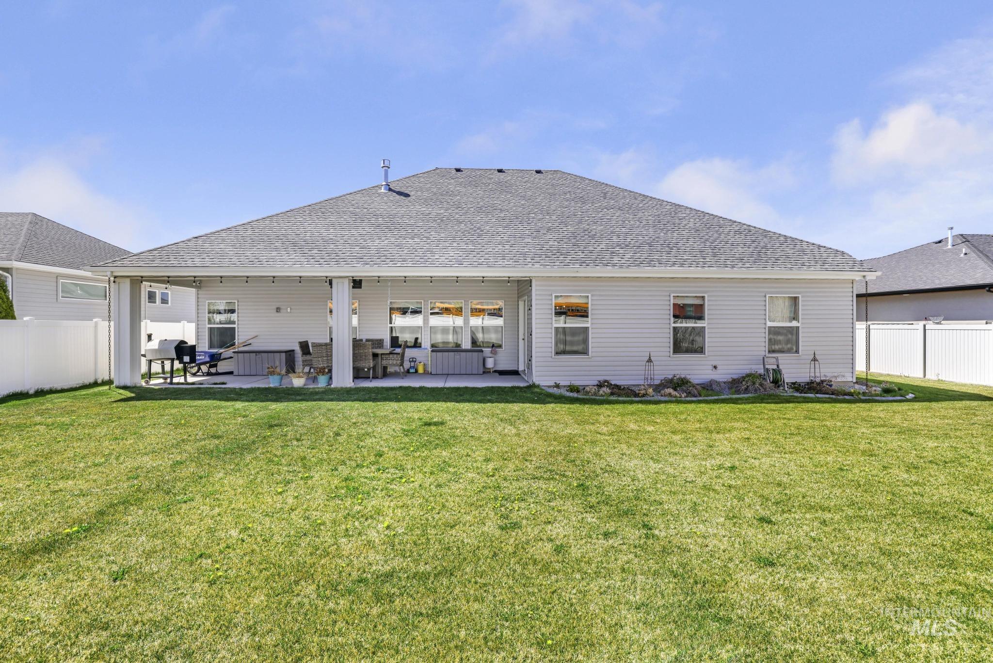 781 Midnight Sun Loop, Twin Falls, Idaho 83301, 4 Bedrooms, 2 Bathrooms, Residential For Sale, Price $550,000, 98968652