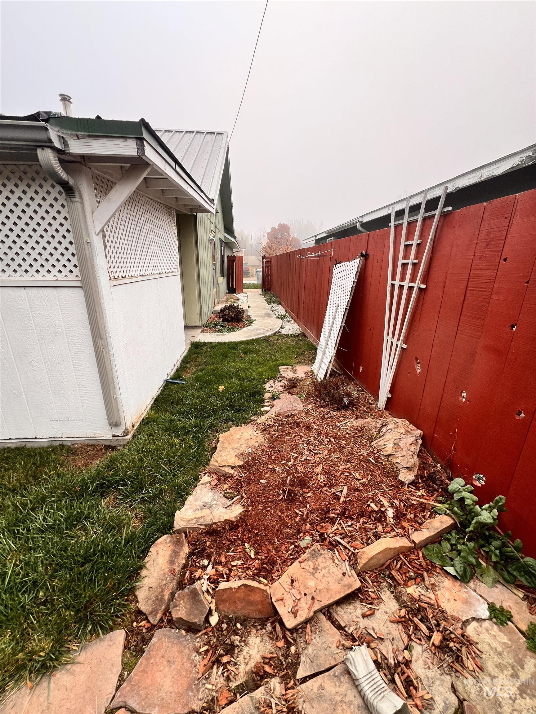 2412 Robert Ave, Caldwell, Idaho 83605, 3 Bedrooms, 2 Bathrooms, Residential For Sale, Price $325,000, 98968668