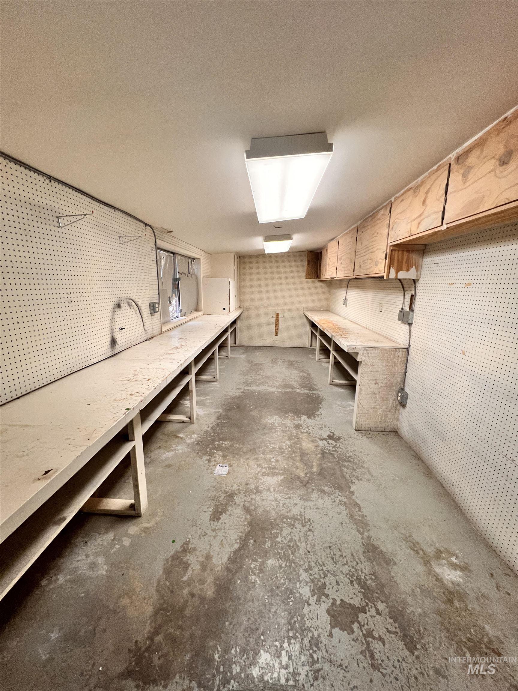 2412 Robert Ave, Caldwell, Idaho 83605, 3 Bedrooms, 2 Bathrooms, Residential For Sale, Price $325,000, 98968668