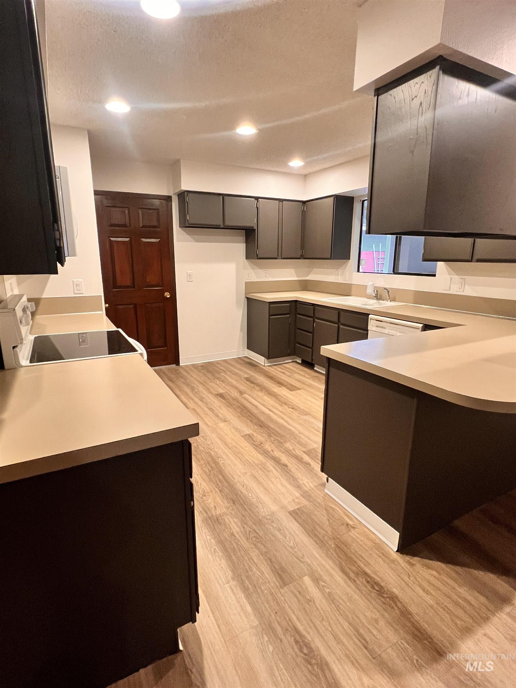 2412 Robert Ave, Caldwell, Idaho 83605, 3 Bedrooms, 2 Bathrooms, Residential For Sale, Price $325,000, 98968668