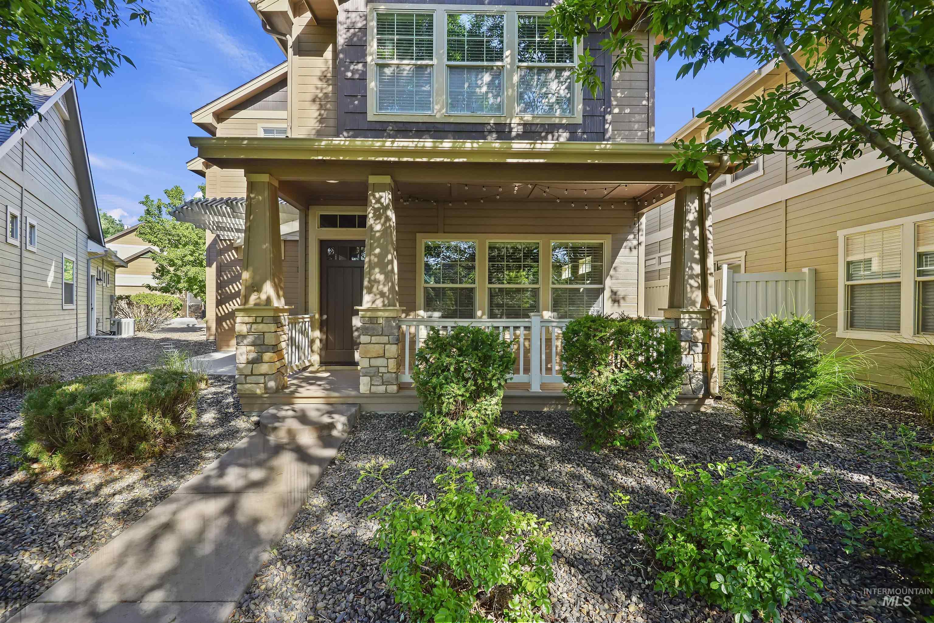 Doorway to property with a porch