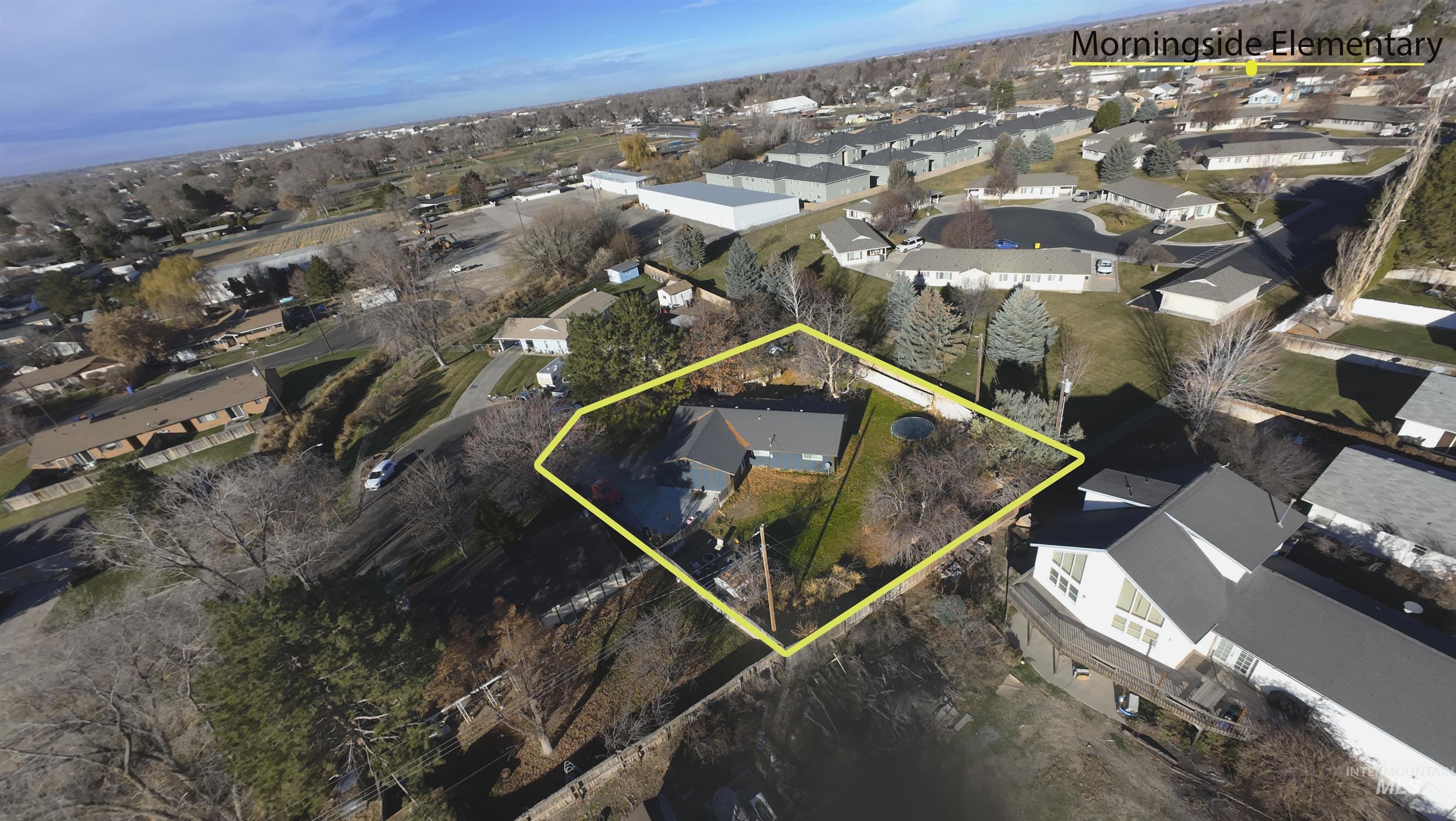 Aerial view of residential area featuring property parcel outlined