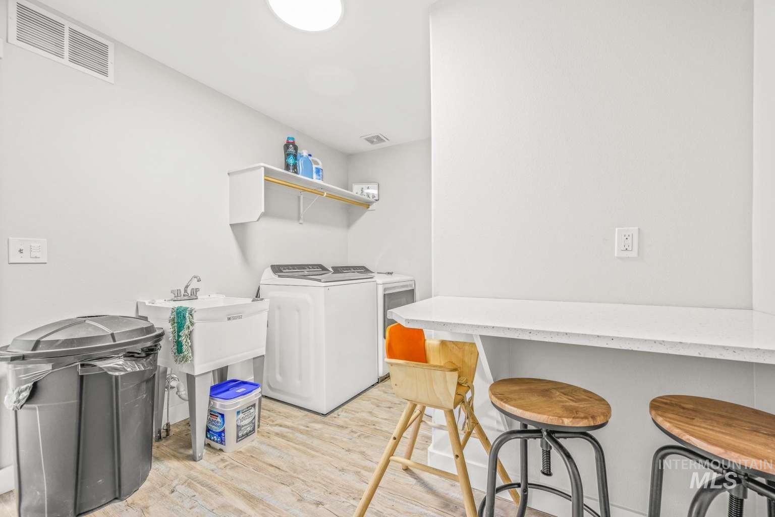 1591 Vinifera, Kuna, Idaho 83634, 6 Bedrooms, 2.5 Bathrooms, Residential For Sale, Price $585,000, 98968674